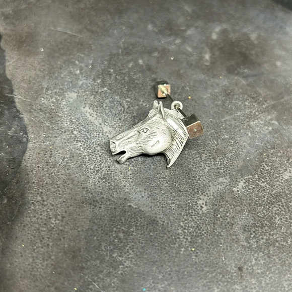 Horse head pewter pin - Picture 3 of 5